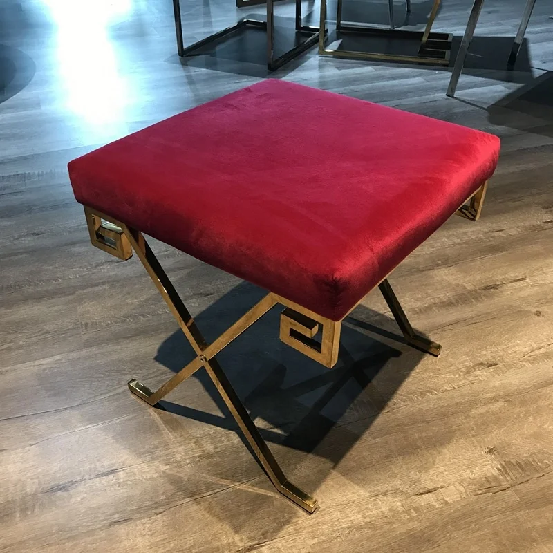 Pouf 2020 New Luxury Liftstyle Interior Design Small Fancy Stool Ottoman with Gold Brushed Frame and Button Tufted