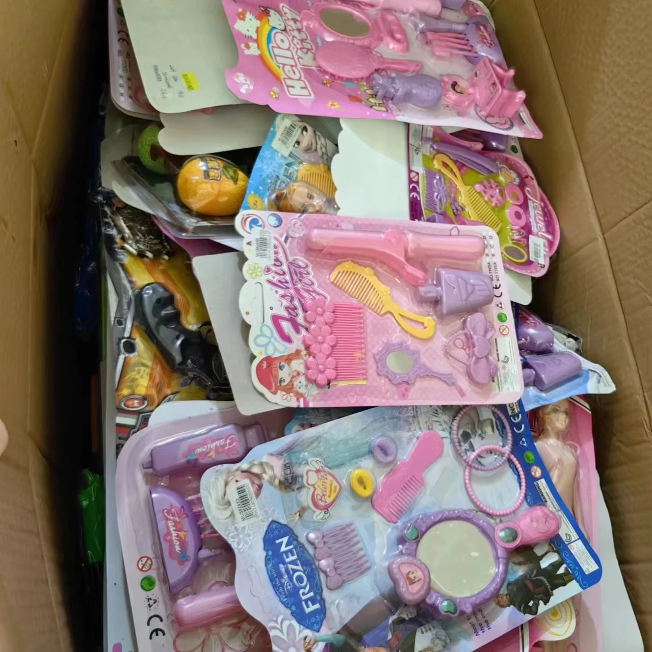 Paper card packed toys Model DS003 Wholesale Fast Ship Kids Toy Kitchen Balls Toys Robots With Many Patterns