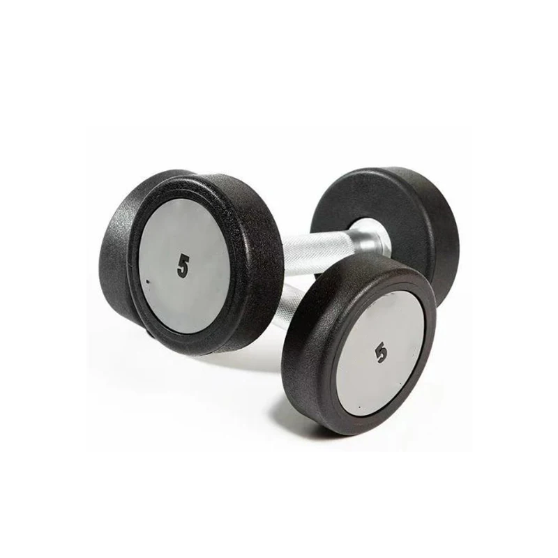 Резиновая гантель для занятий спортом