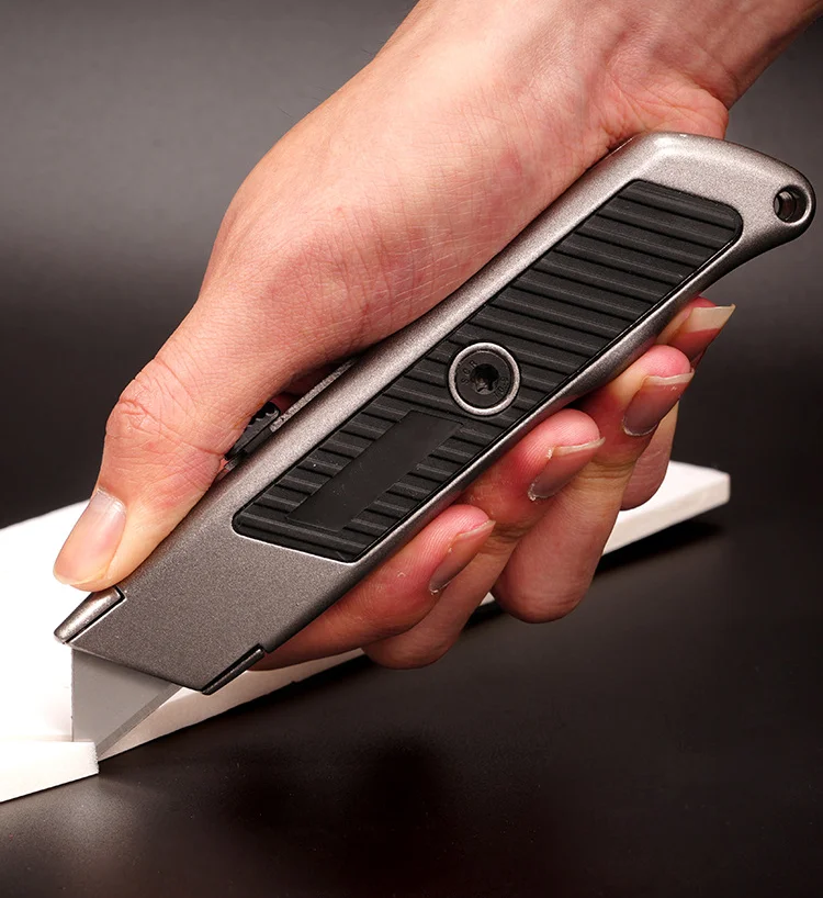 ZY-K012 Heavy-duty Zinc Alloy Handle Utility Knife Retractable Safety Knife Carton Carpet Cutting Knife