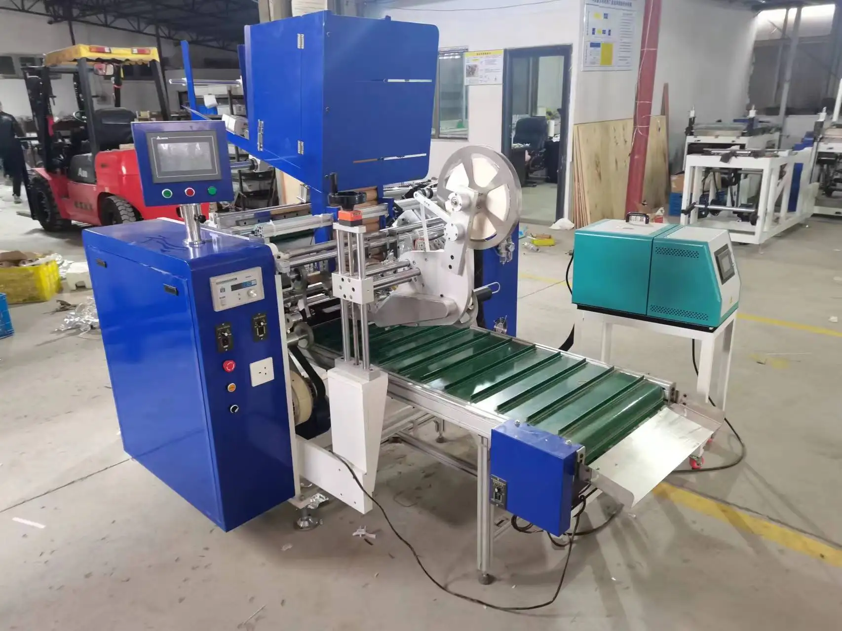 Easy to operate high output foil rewinder kitchen aluminum foil rewinding machine