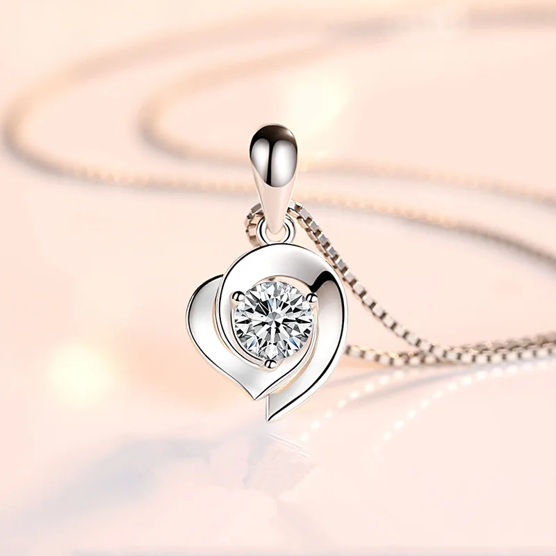 Love heart-shaped necklace female Japan and South Korea simple student Mori pendant lockbone chain neck chain