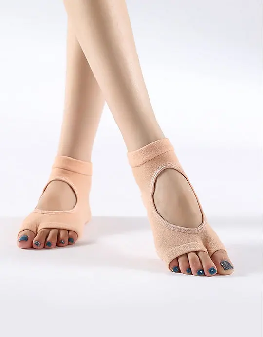 Ladies hot sale 65% Cotton 17% Polyester 3% Spandex Toe Ankle Socks With Open Toe Cut Out Design on Top Non Slip Grip Yoga Socks