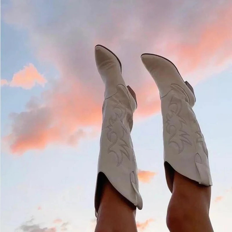 New Fashion Cowboy Boots Slip-on Pointed Toe Western Boots Chunky Heel Vintage Embroider Fashion Botas Mujer Winter Shoes Women