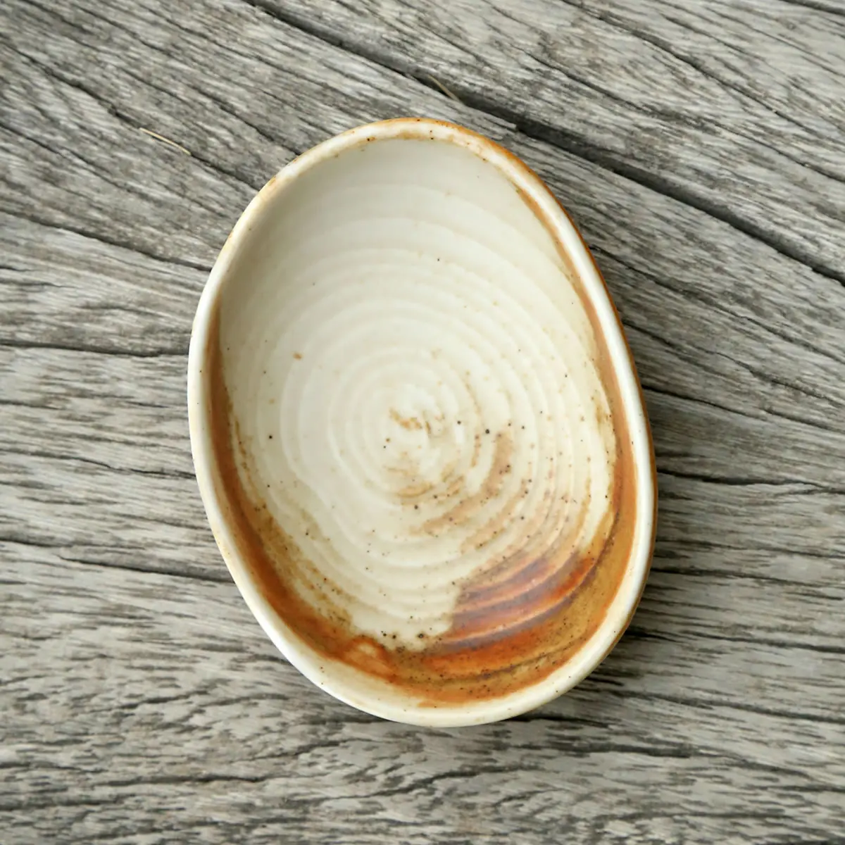 Factory direct wholesale restaurant and hotel irregular tree ring texture ceramic soy sauce dish