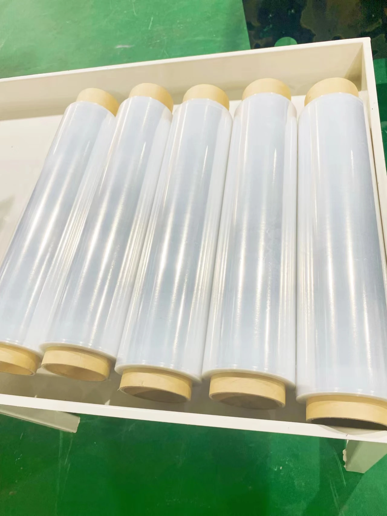50/76mm pipe core PE cling film automatic rewinder  LLDPE stretch film Automatic rewinding machine