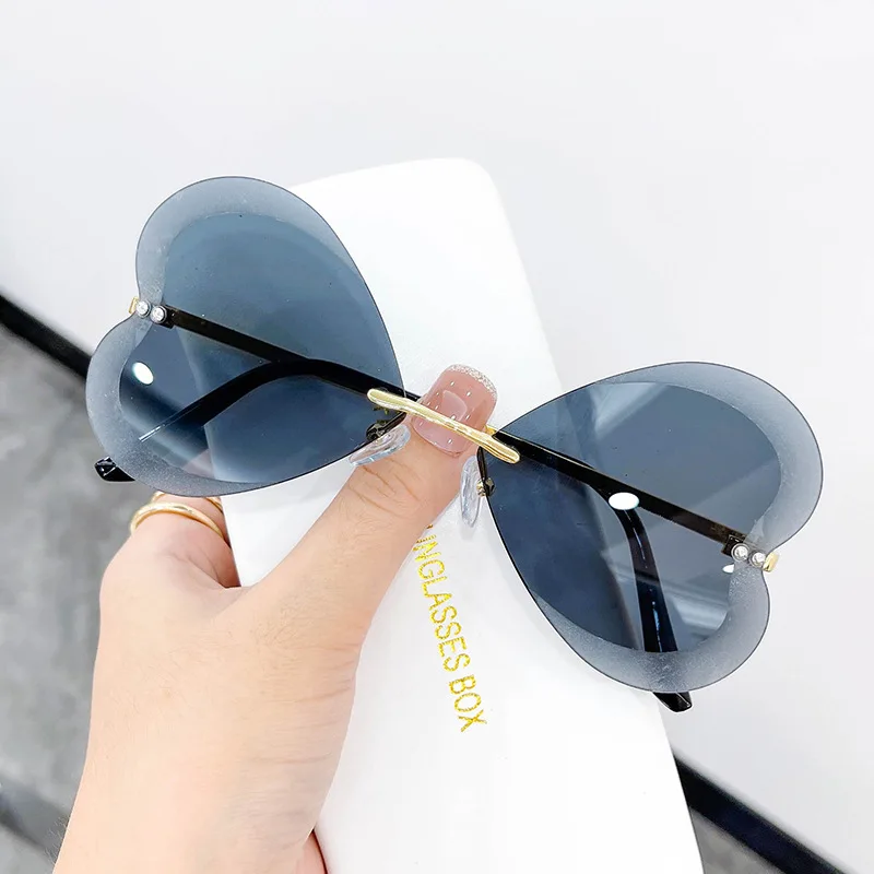 New Fashion Rimless Love Heart Party Glasses With Butterfly Decorated Sunglasses For Adults