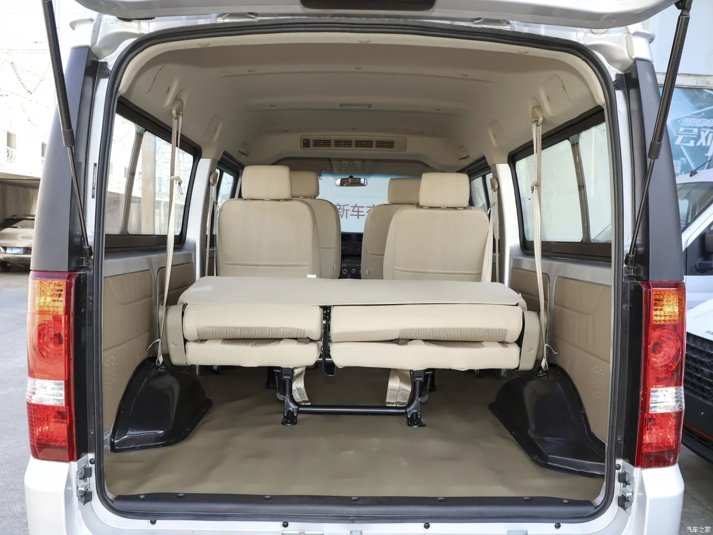 DFSK Factory EC36 electric ev van model 300 km per charging electric sprinter 7 passenger mini ev van new car