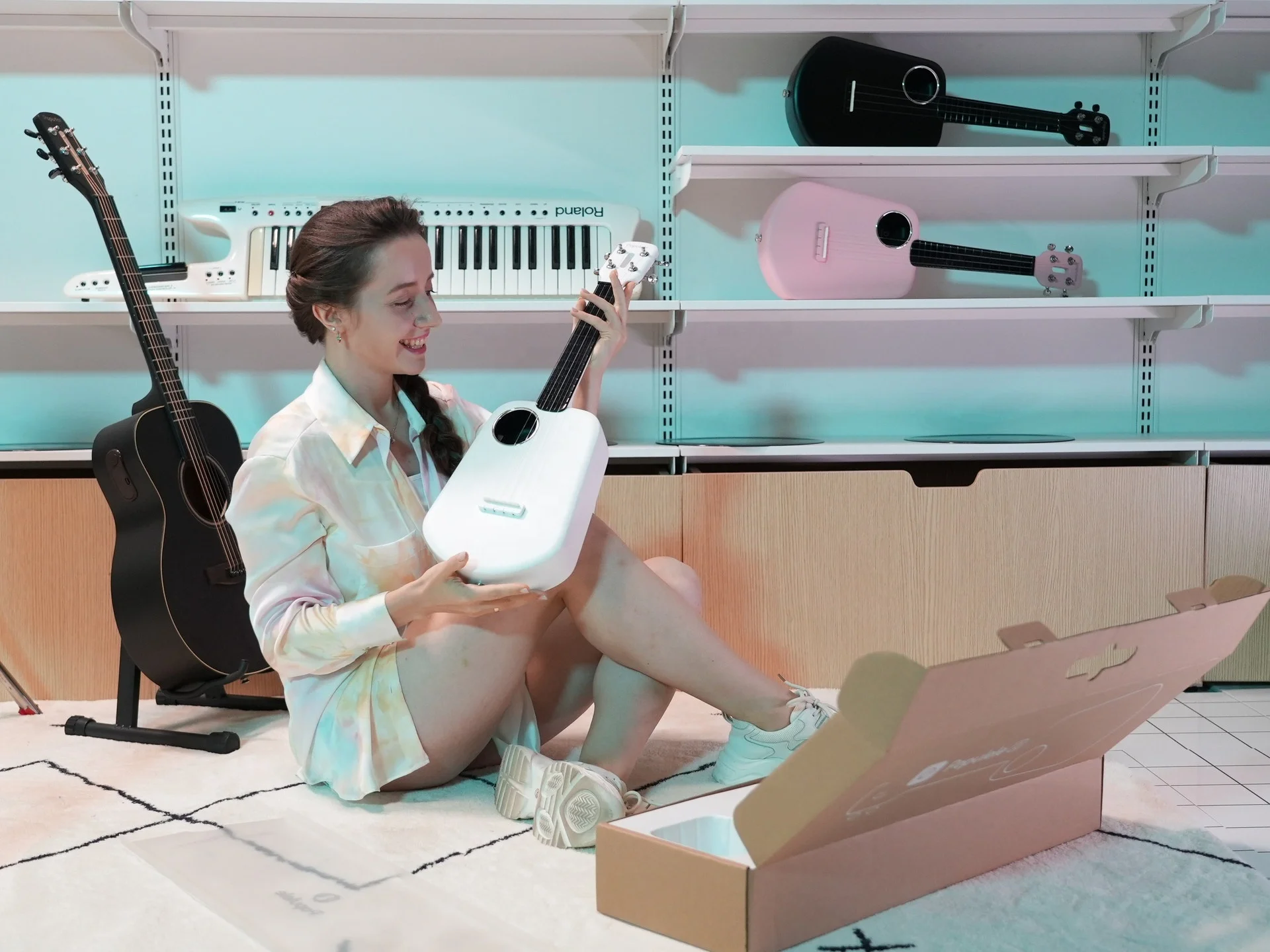 China Portable Beginner 23inch Carbon Strings Smart Intelligent  Ukulele