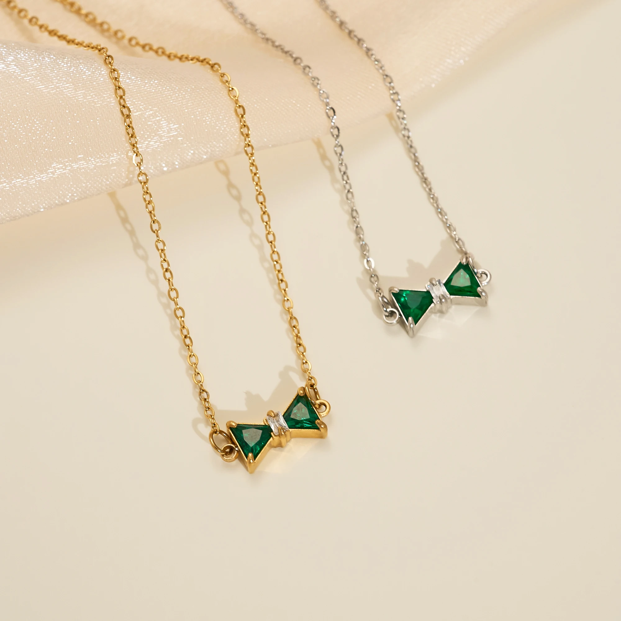 2024 Dazan New 18k Gold Plated Tarnish Free Stainless Steel Classic Bow Butterfly Tie Green Zircon Pendant Chain Necklace Women