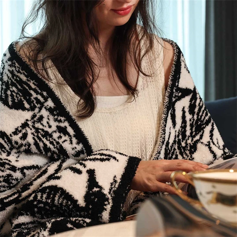 WT New Underwater World Animal Warm Soft Plush Decorative 100% Polyester Knitted Throw Blanket Home