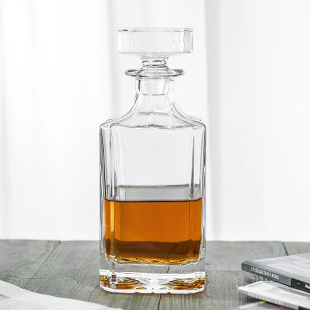 China Manufacturer Empty Whiskey Glass Bottle Whiskey Carafe Whisky Vodka Glass Bottles