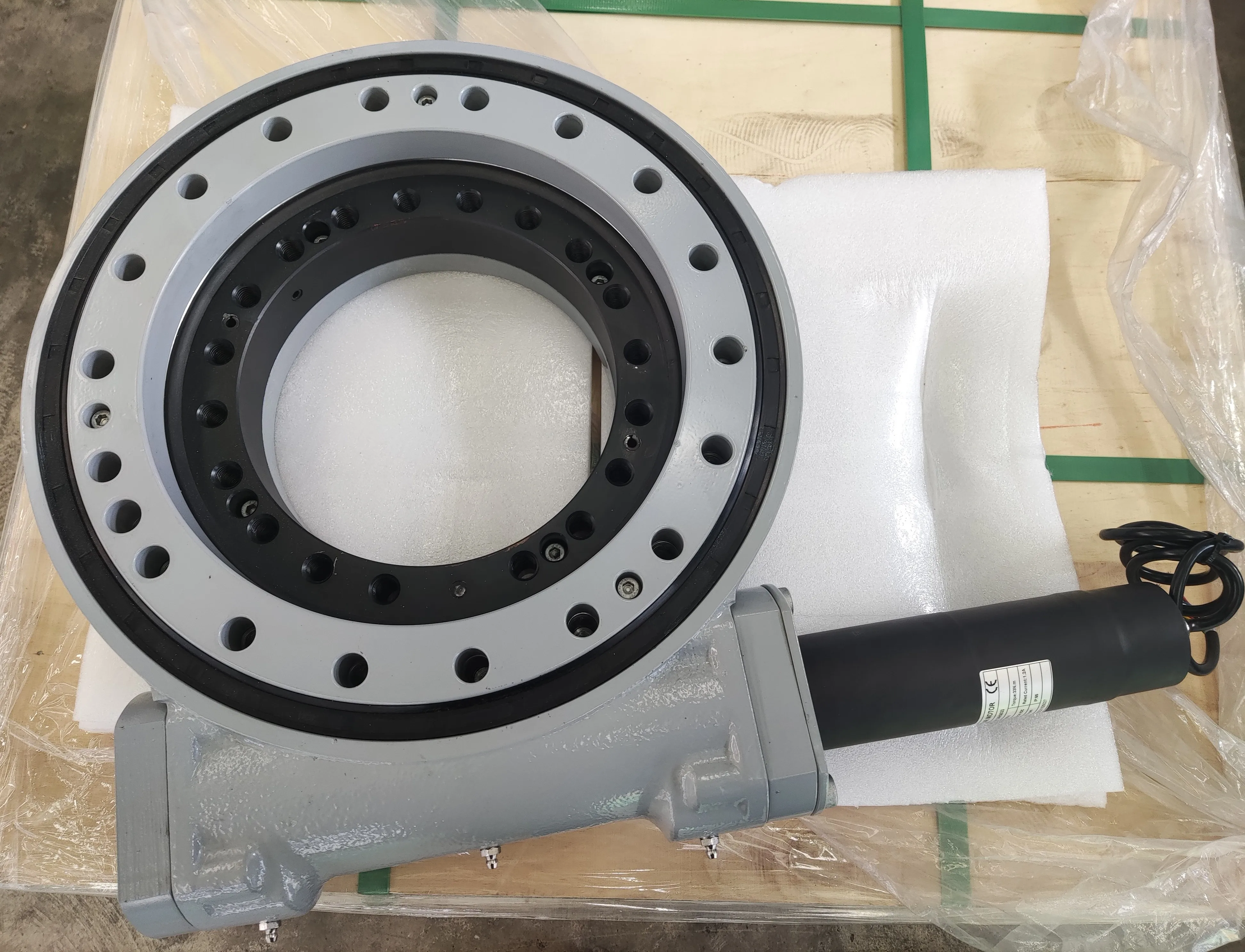 SE12 Slewing Drive With 24V DC Gear Motor, High accuracy For PV, CPV And CSP Solar Energy