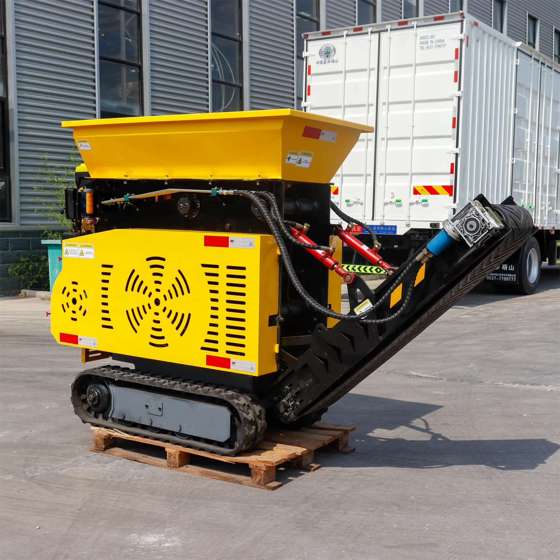 Mini mobile jaw crusher for concrete recycling and paving