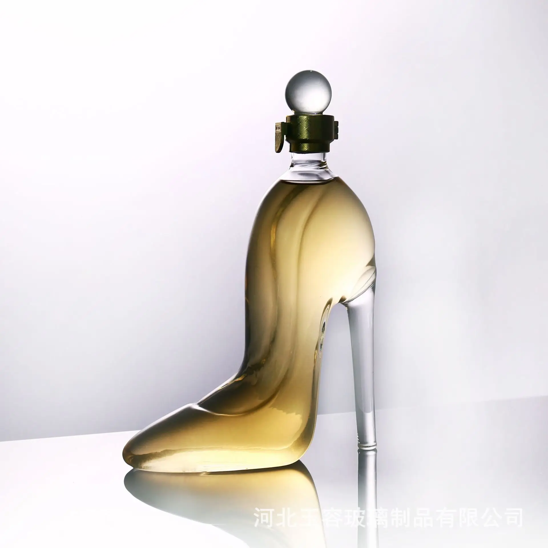 Factory Price New High Heels Shaped Glass Wine Whiskey Decanter Wholesaler