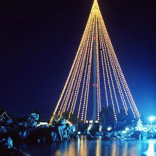 2024 Custom-Made Artificial Fiber Optic LED Christmas Tree Decoration Light PVC and Iron Material for Outdoor Use