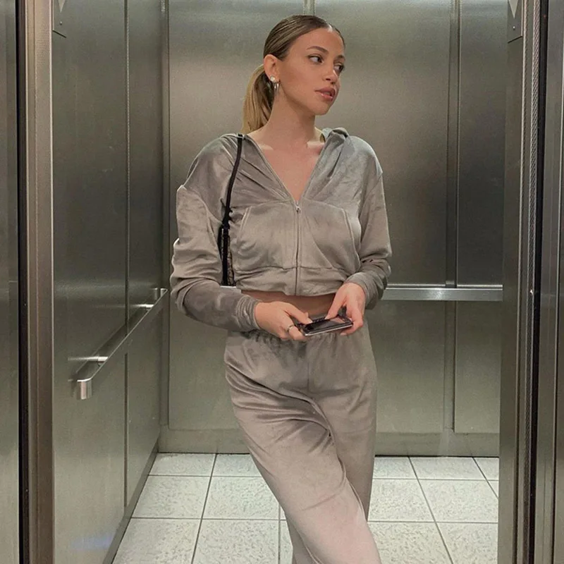 2022 Wholesale custom crop top long pants velvet sweat suits sweatsuit sets 2 piece velour tracksuit for women