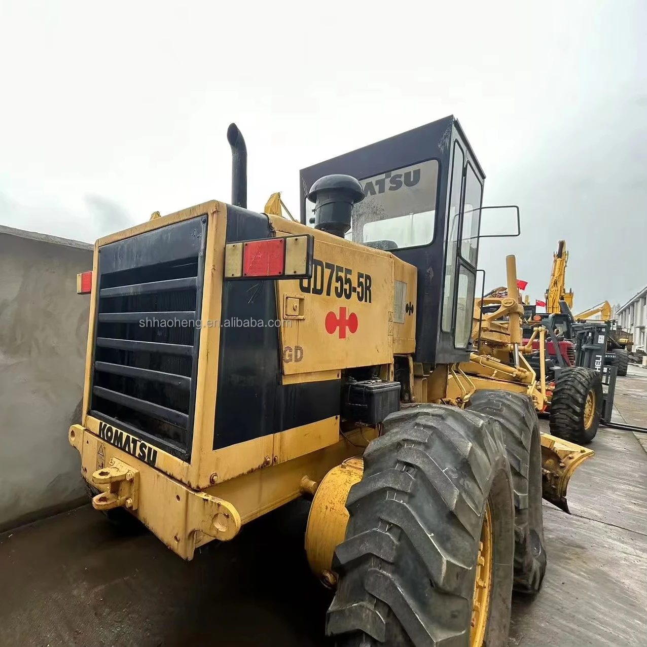 Японский оригинальный Подержанный грейдер Komatsu GD755 находится в Шанхае высокого качества и по низкой цене