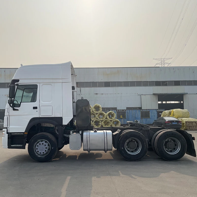 Hot howo trucks model sinotruck howo7 6x4 truck head 50 tons tractor truck