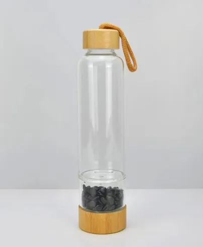 Оптовая продажа стеклянная бутылка для воды с бамбуковой крышкой натуральными кристаллами