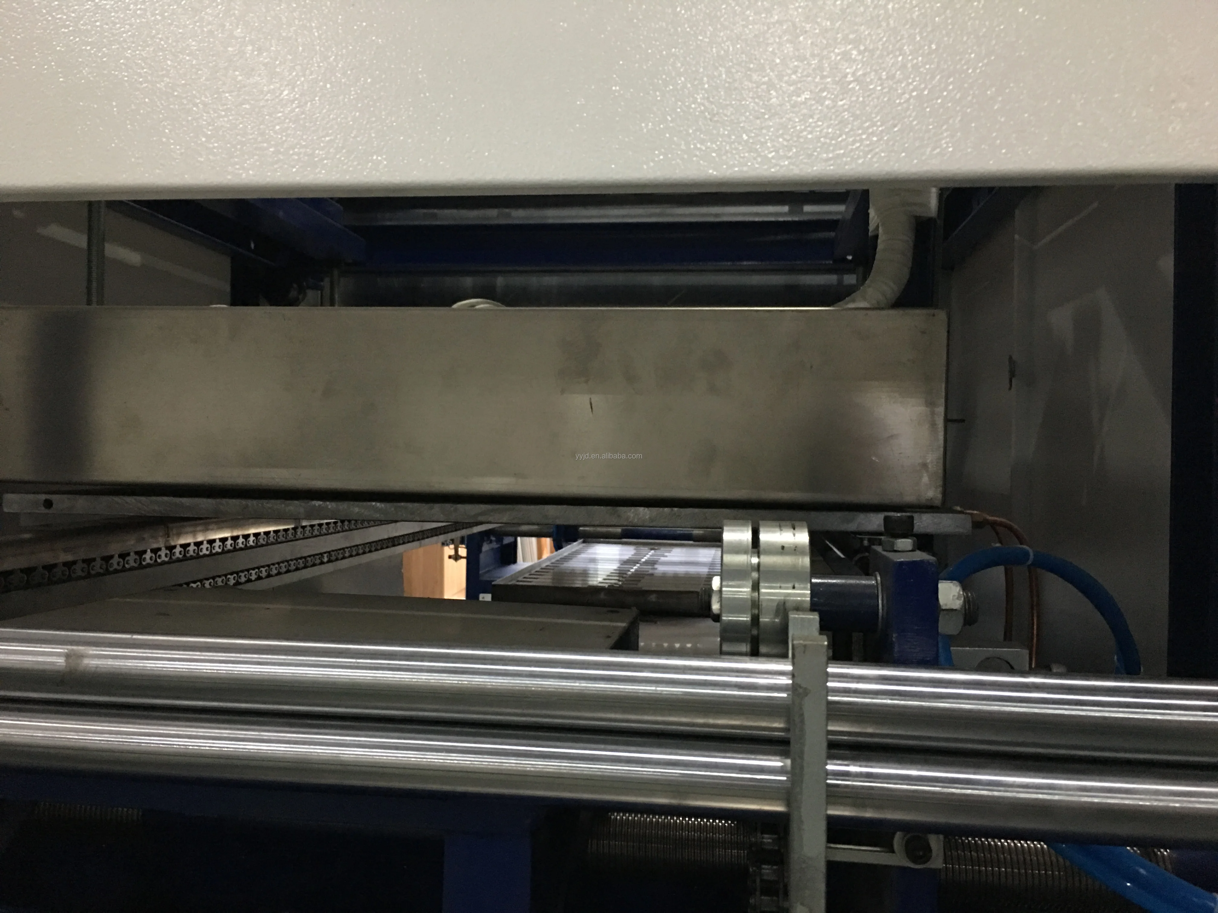 thermoforming machine (10).JPG