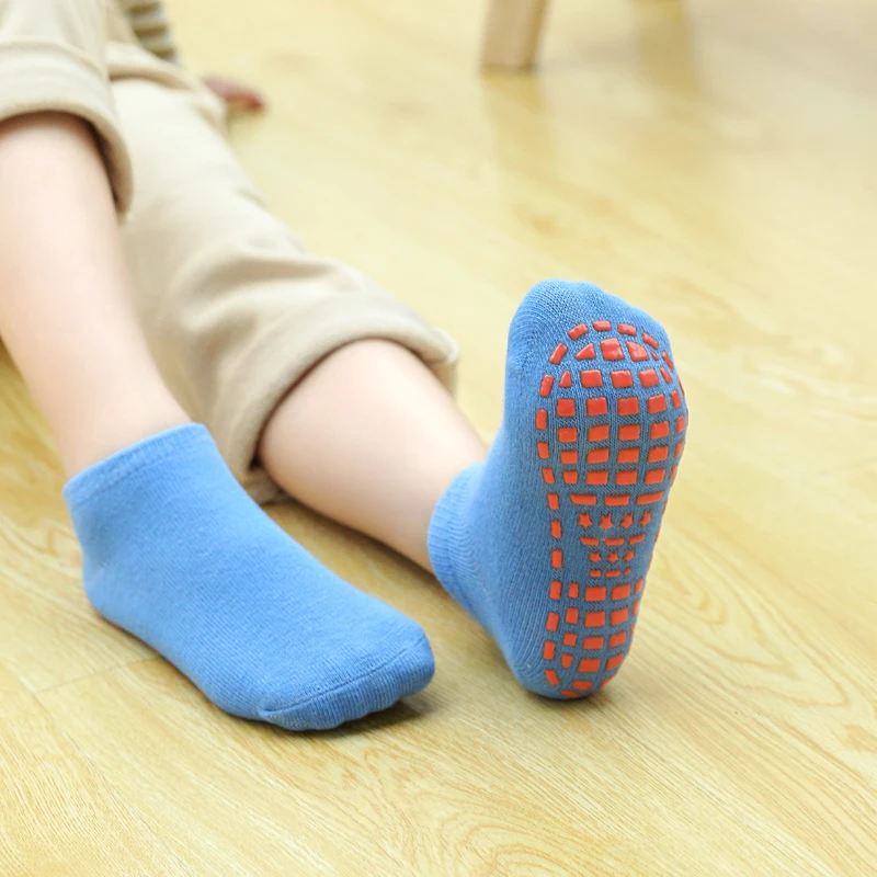 Non Slip Kids Trampoline Socks Anti Skid Slipper Socks with Grippers for Toddler Children Teenagers Grip Socks for Boys Girls