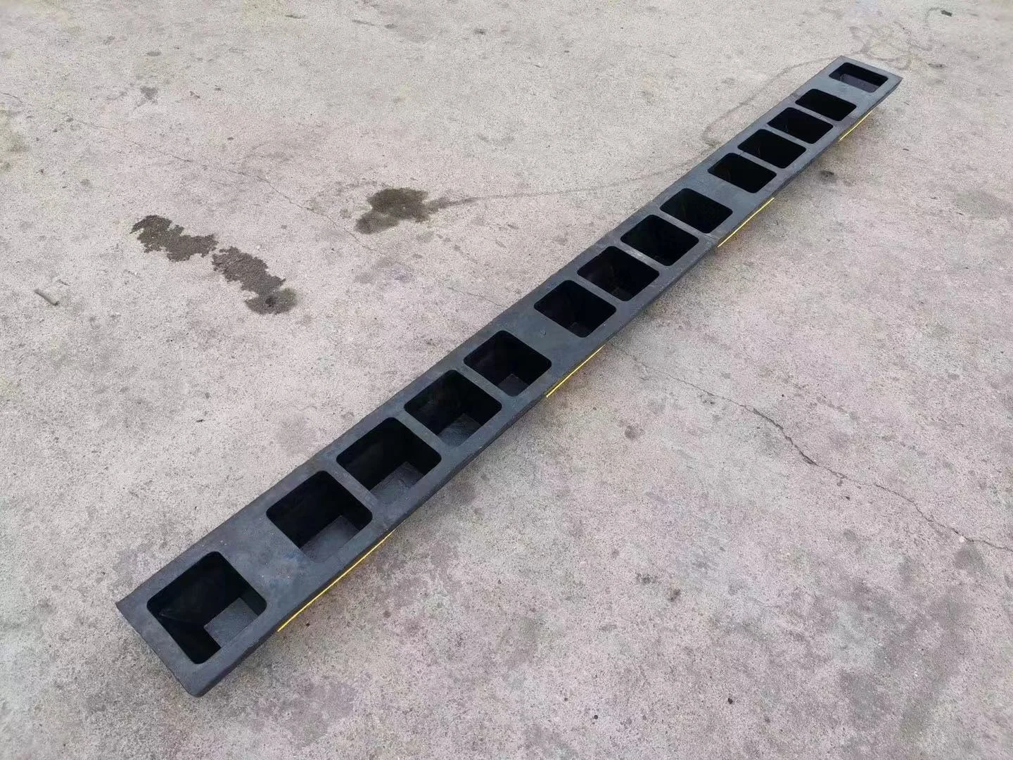 Visibility Parking Wheel Stoppers Striped Rubber Wheelstop Parking Blocks