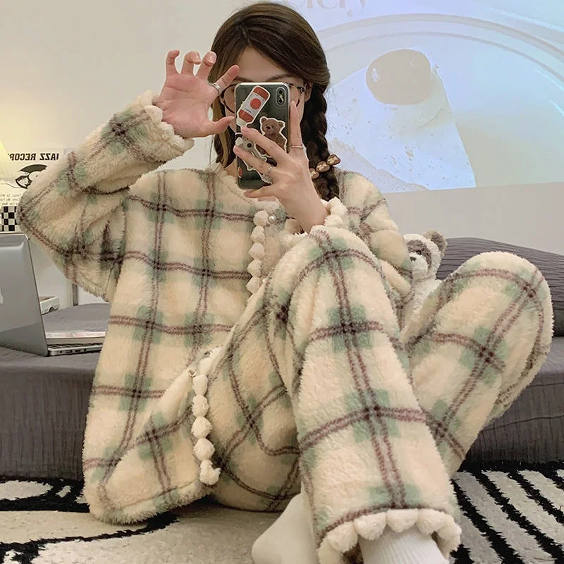 Wholesale Pajamas Women Winter Flannel Cartoon Print Pajamas Set Home Wear Long Sleeve Thicken Coral Fleece Pyjamas Set