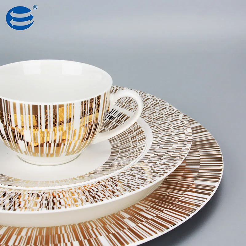 Luxury Ceramic Tableware Sets New Bone Dinnerware Real Gold Rim Royal Plates Dishes Porcelain Dinner Set