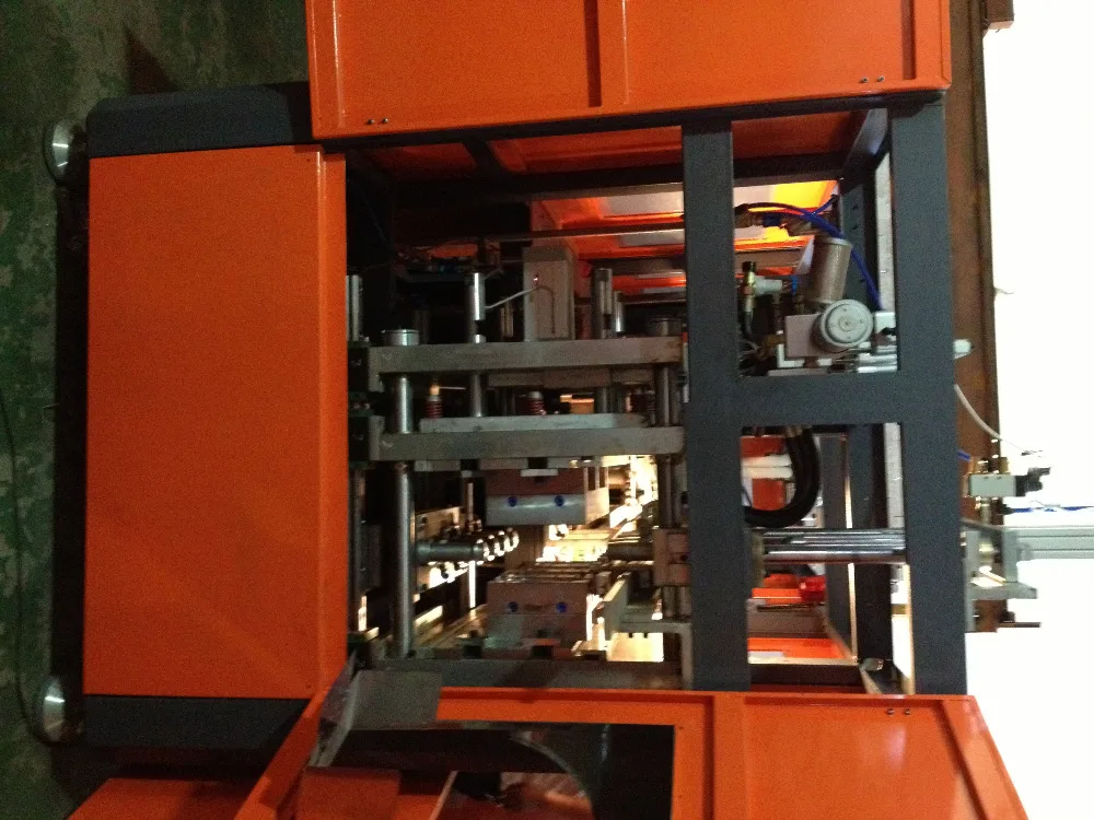 Professional PET Stretch Blow Molding Machine YD-5000 4cavity  higher automation  intelligent control