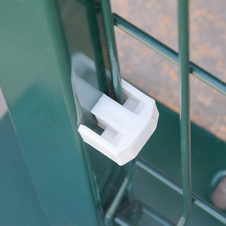 High quality hot galvanized Steel Metal PVC coated green 3d V bending Curved welded wire mesh fence