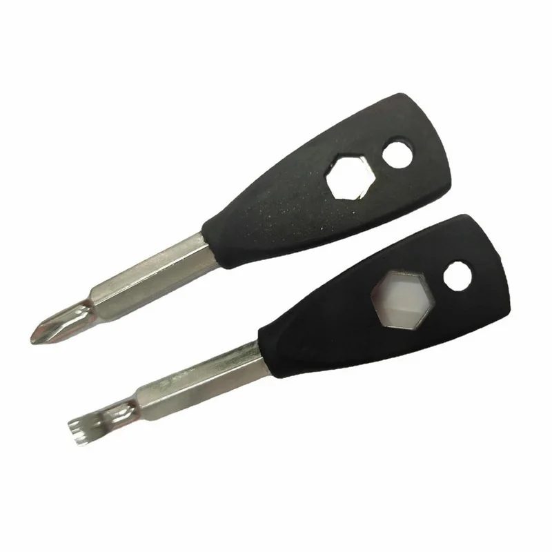 В комплект входит плоская отвертка и Шестигранная отвертка Phillips