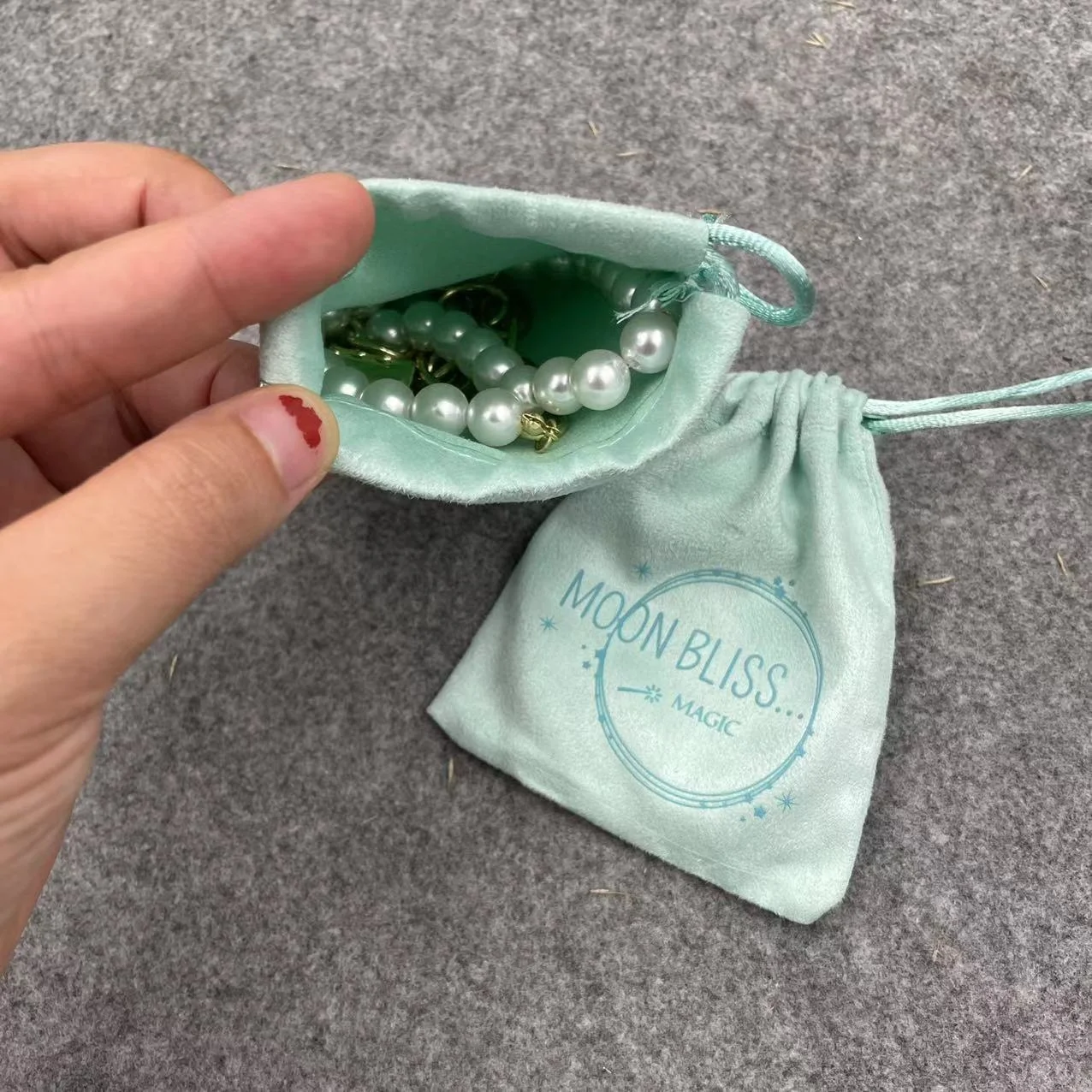 9*7cm Green Velvet Fabric Jewelry Pouches Small Drawstring Storage Packing Bag with Custom Logo Printed