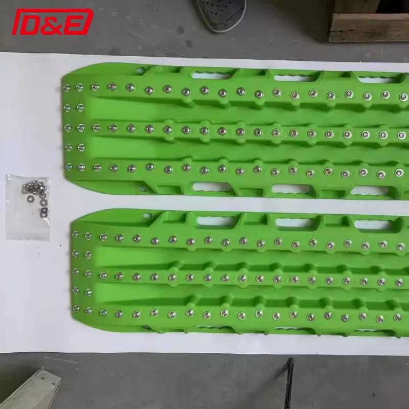Recovery Boards with metal studs 4X4 off Road Emergency Tires Traction Mats Track Trapped for pickup truck car RV camper van