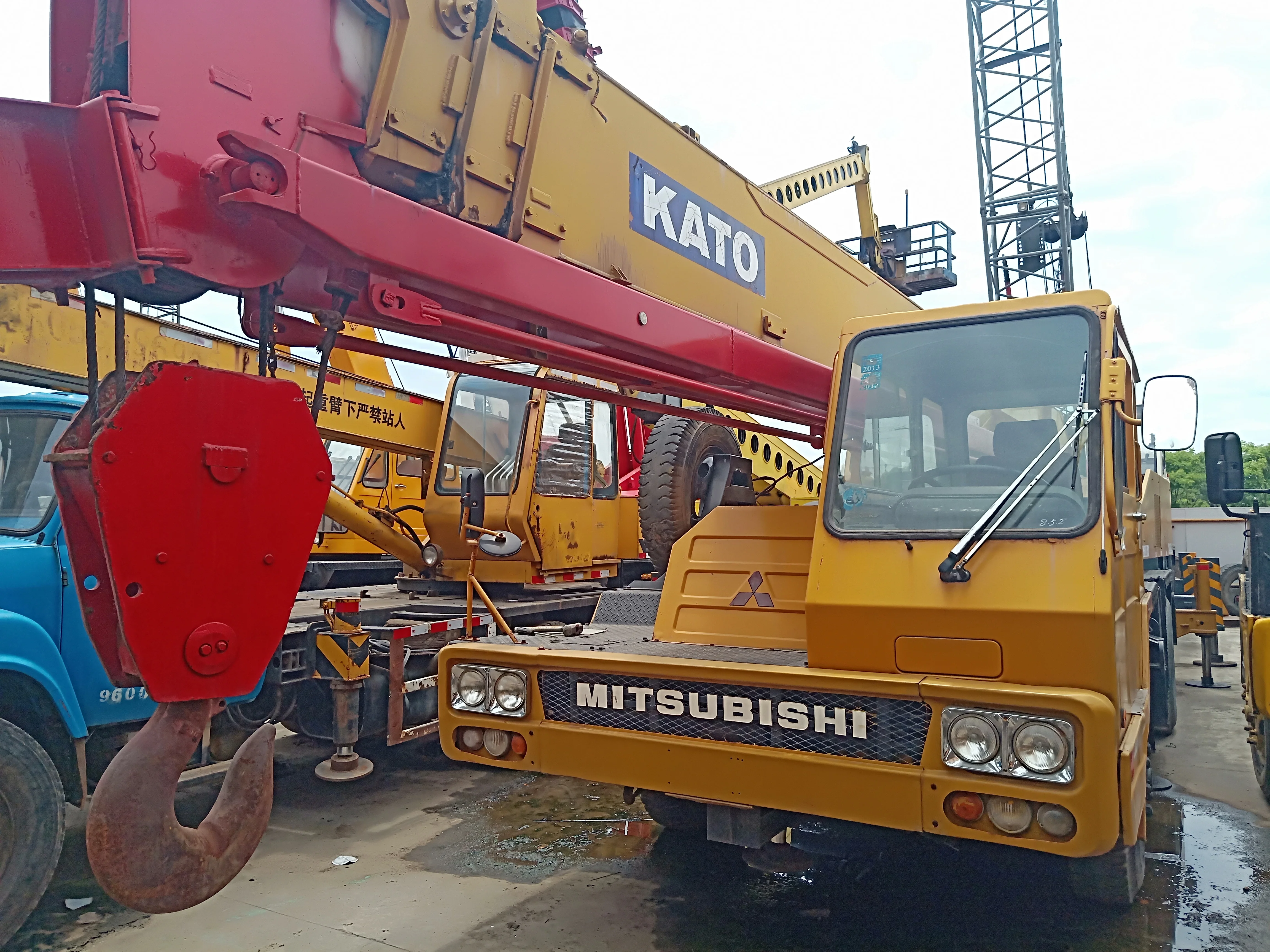used japan kato NK-250E-V 25t truck crane with good working condition for sale
