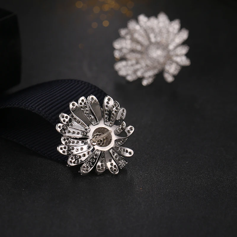 Emmaya AAA Austrian Crystal Paved Cute Geometric Zircon Earrings Brand New Design Fashion Jewelry for Lady