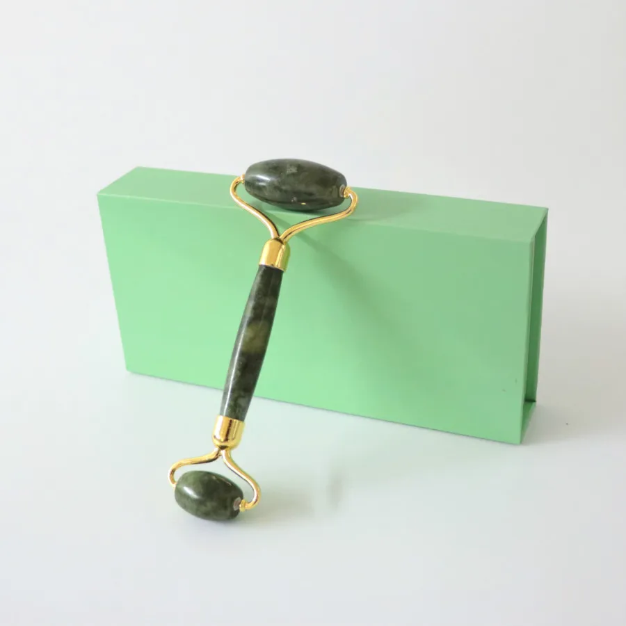 Массажный ролик с нефритовым камнем