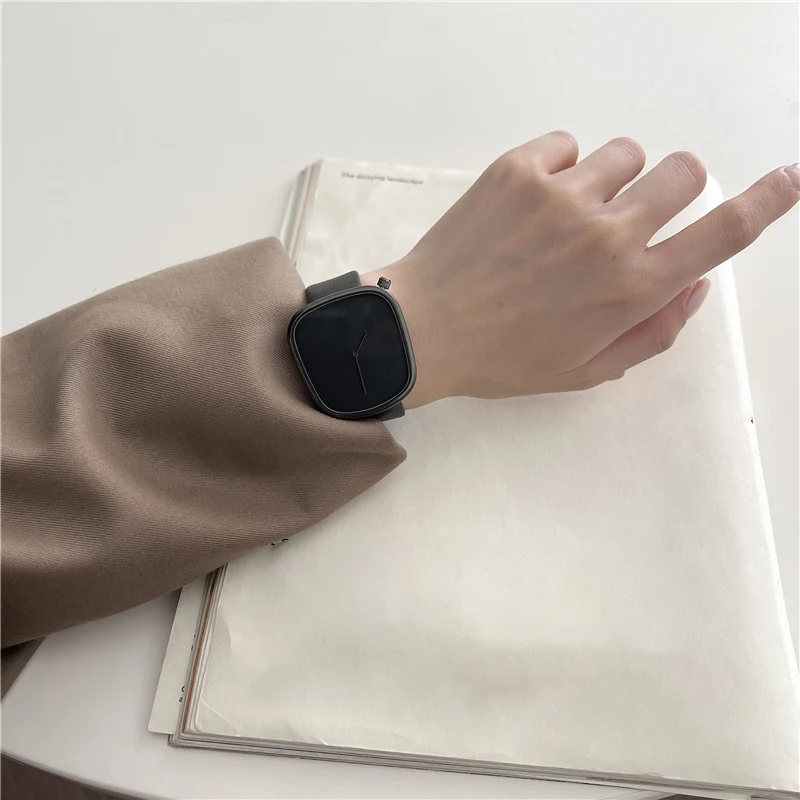 Trendy Simple Black Tech-inspired Non-mechanical Silent Quartz Watch diver watch