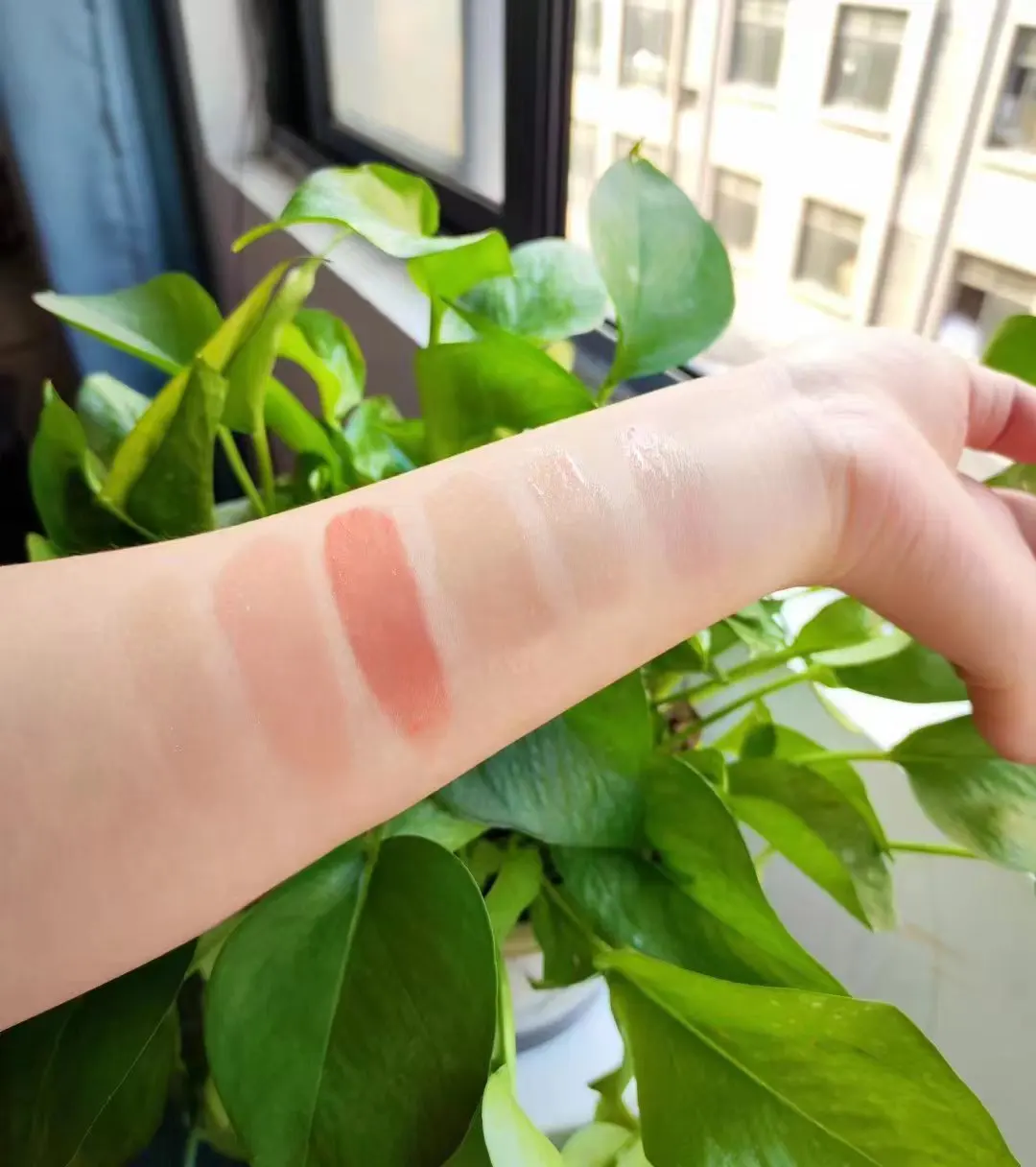 Wholesale Bad Bunny Hydrating Lipgloss Hotsaling Vegan 24pcs Display Makeup New Arrival Long-lasting  Waterproof Cosmetics