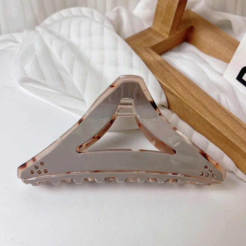 Korean triangle hollow acetic acid grab rhinestone large temperament senior sense hair accessories