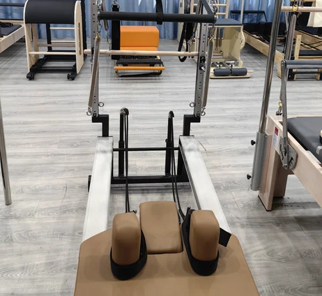 VOG-PL025A Commercial machine Pilates Reformer With Tower trapeze Aluminum Pilates Reformers Half Tower