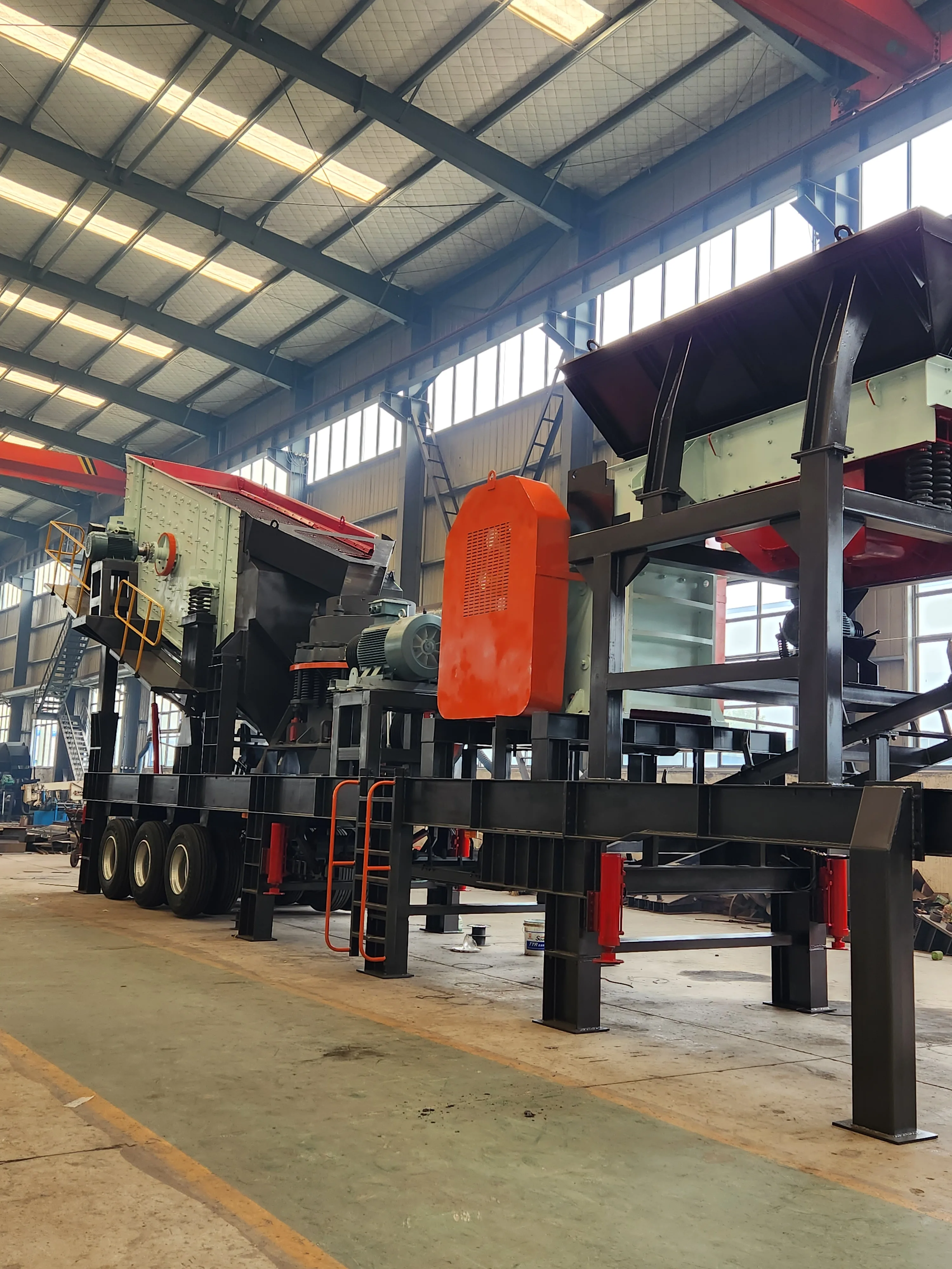 Direct Factory Operation Mobile Crusher Customized Output Professional Design Track Mobile Coarse Crushing Plant