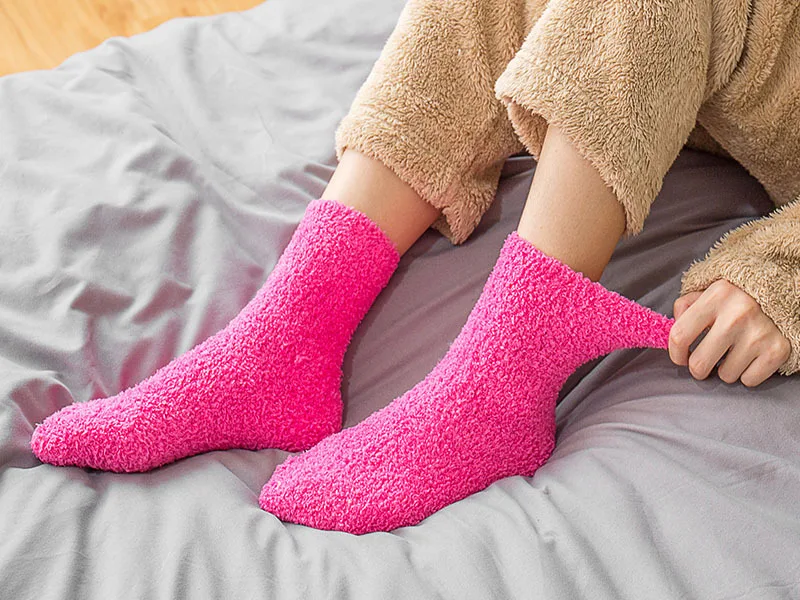 Высококачественные женские носки с вышивкой логотипа зимние Пушистые Носки для пола в помещении толстые теплые носки из кораллового флиса OEM/ODM