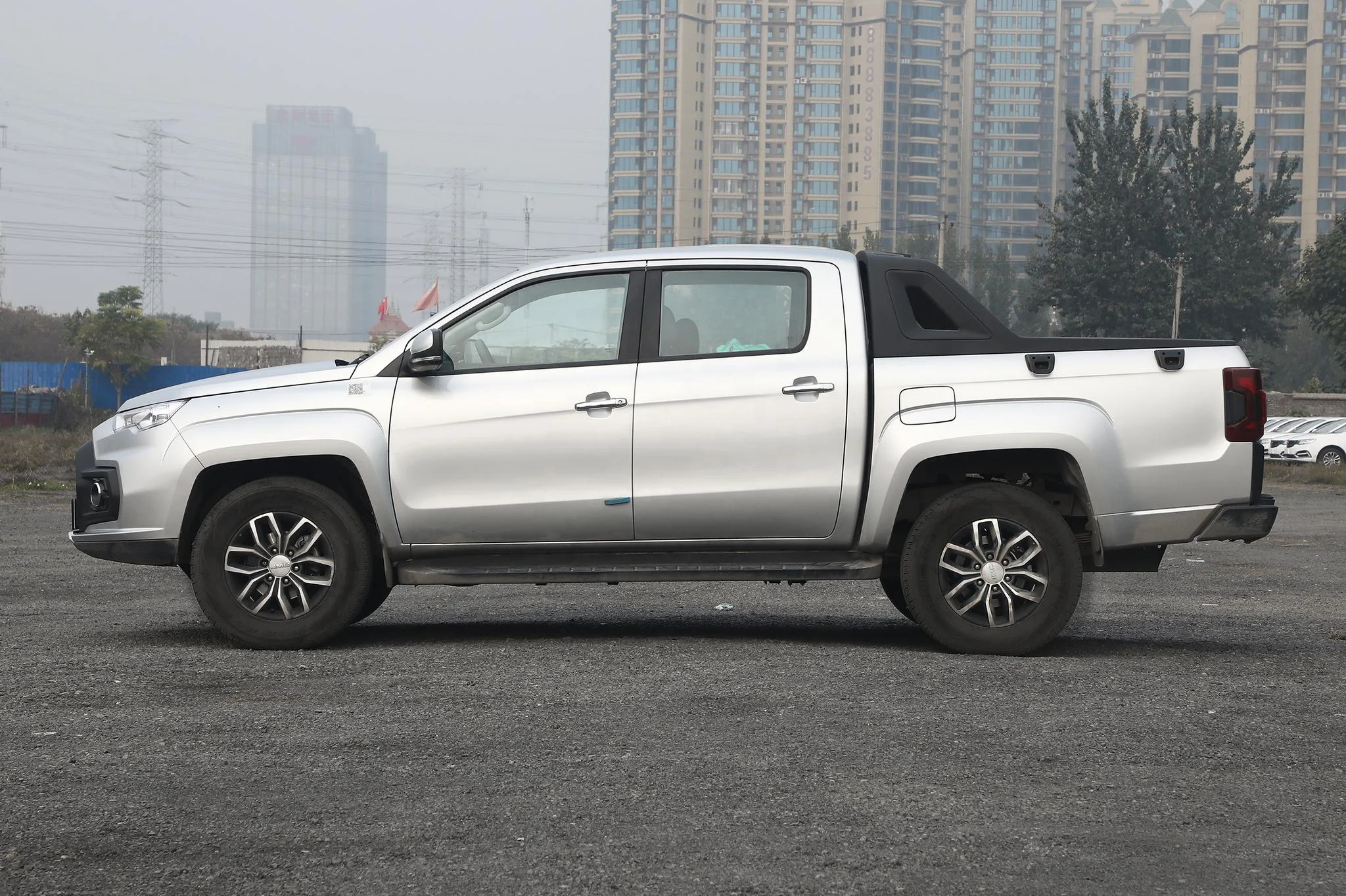 JMC Mid-Size Pickup Pure Electric 163 Horsepower Truck 4 Door 5 Seat Electric Truck With 100km/h Top Speed
