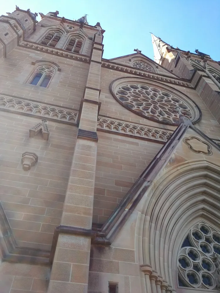 OEM Customized Project Beige Limestone Arch Exterior Marble Window Sill And House Gate Frames