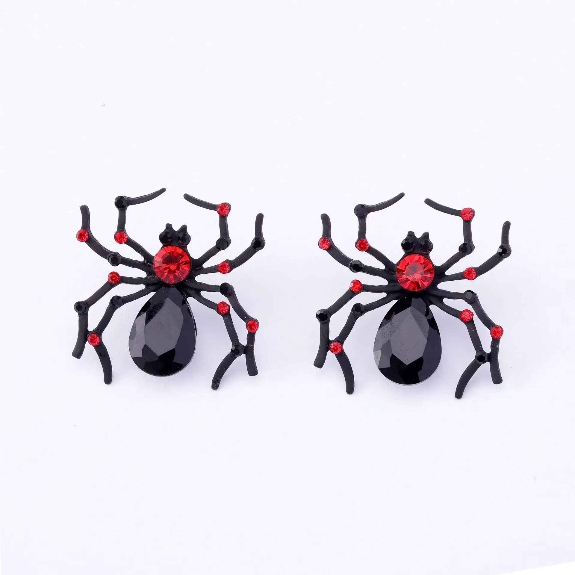 Fashion exaggeration earrings Black spider studs terrible Popular personality dark animal earrings Halloween jewelry