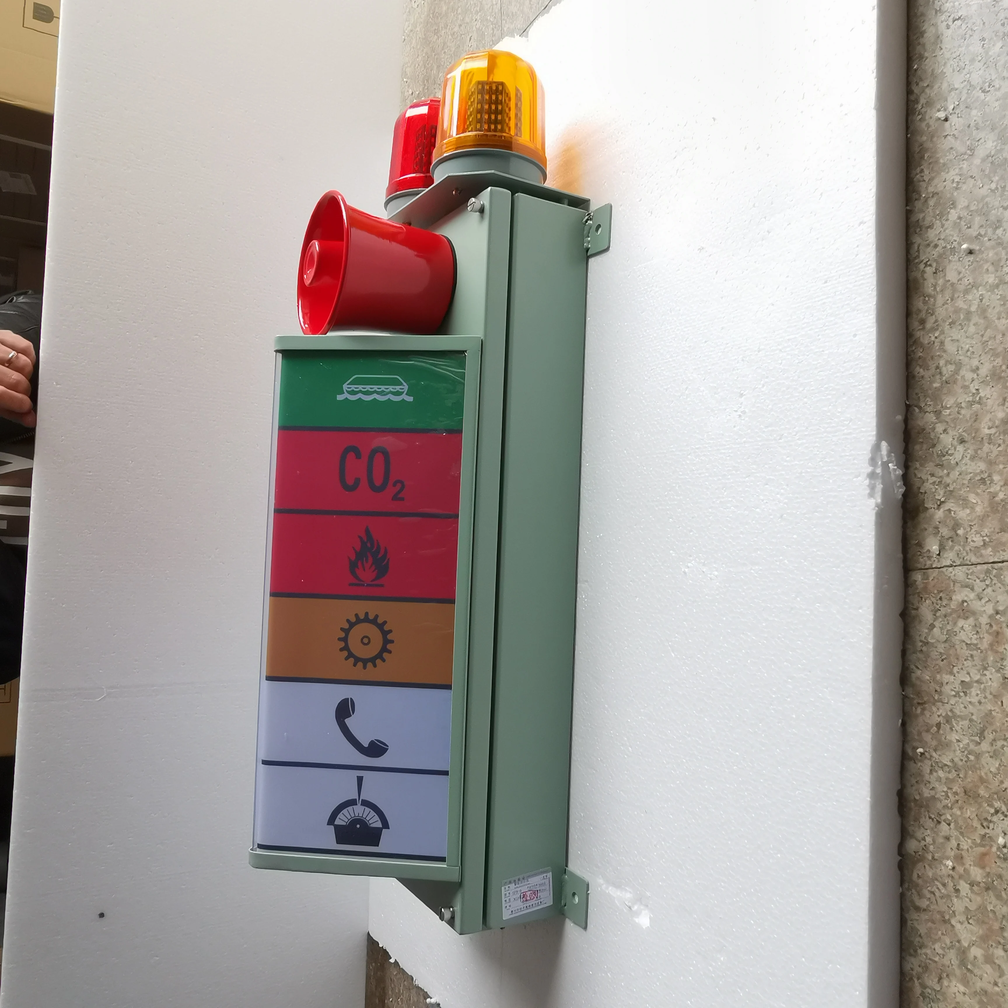 Alarm indicator column engine group alarm column