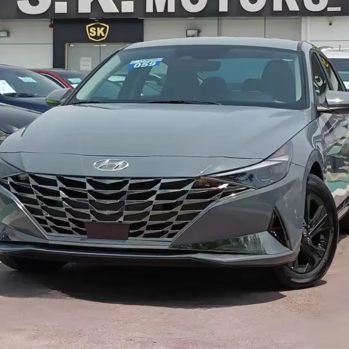 Полностью загруженные подержанные автомобили HYUNDAIs ELANTRA SEL бензиновые 2 0 л V4 2023 модельные серые и готовы к работе