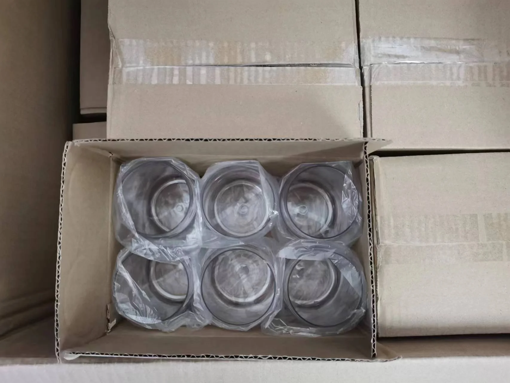 unbreakable Elegant Shaped Drinking Glasses 16oz acrylic plastic tumbler can with pp lids in stock