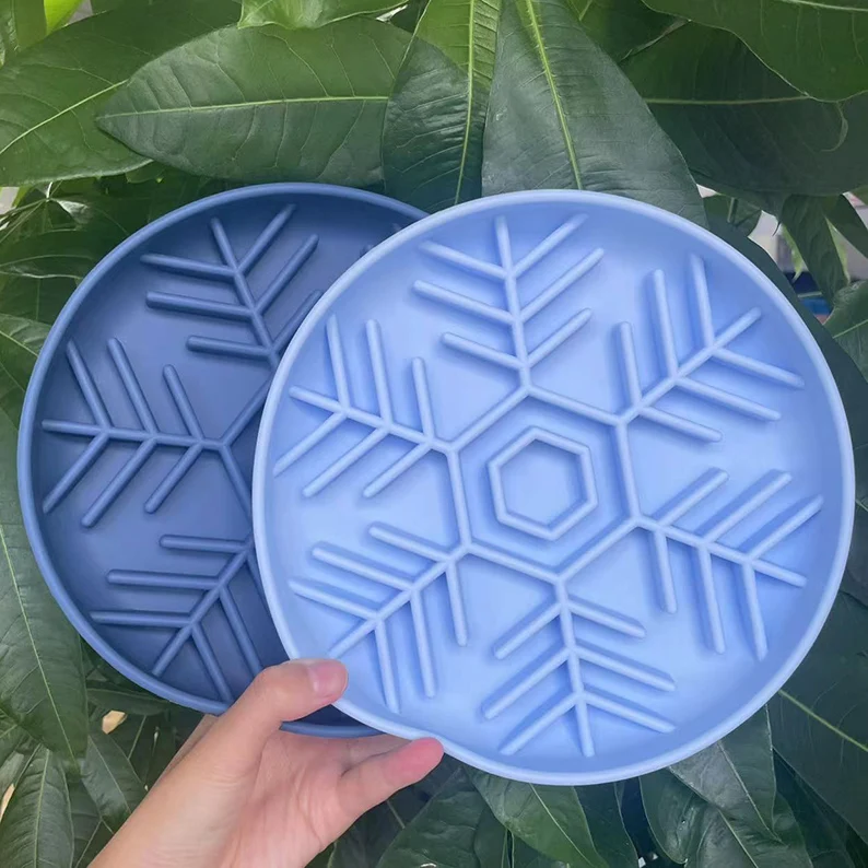 stylish christmas winter vibe pet feeding essentials  silicone dog enrichment bowl Snowflake Slow Feeder Bowl With Suction Cup